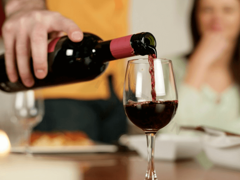 Rượu vang mở nắp để được trong bao lâu?