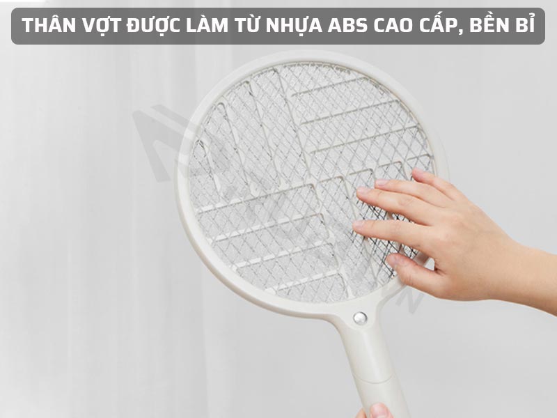 Thân vợt được làm từ nhựa ABS