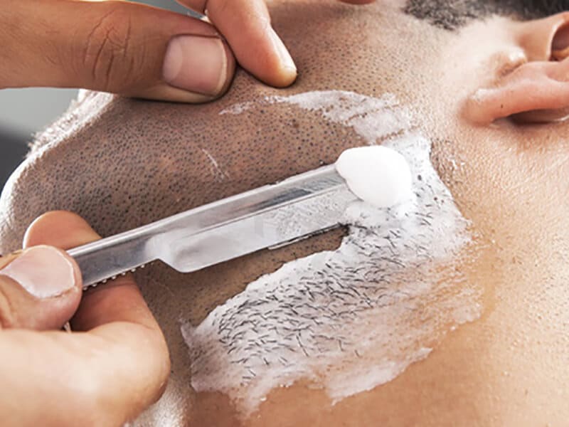 Sử dụng dao cạo thông thường có thể làm tổn thương da